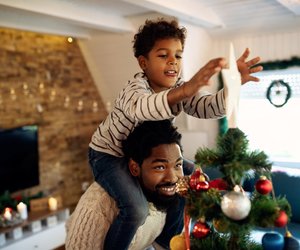 Weihnachten nach Trennung: 4 Ideen, wie ihr das Fest mit euren Kindern gestalten könnt