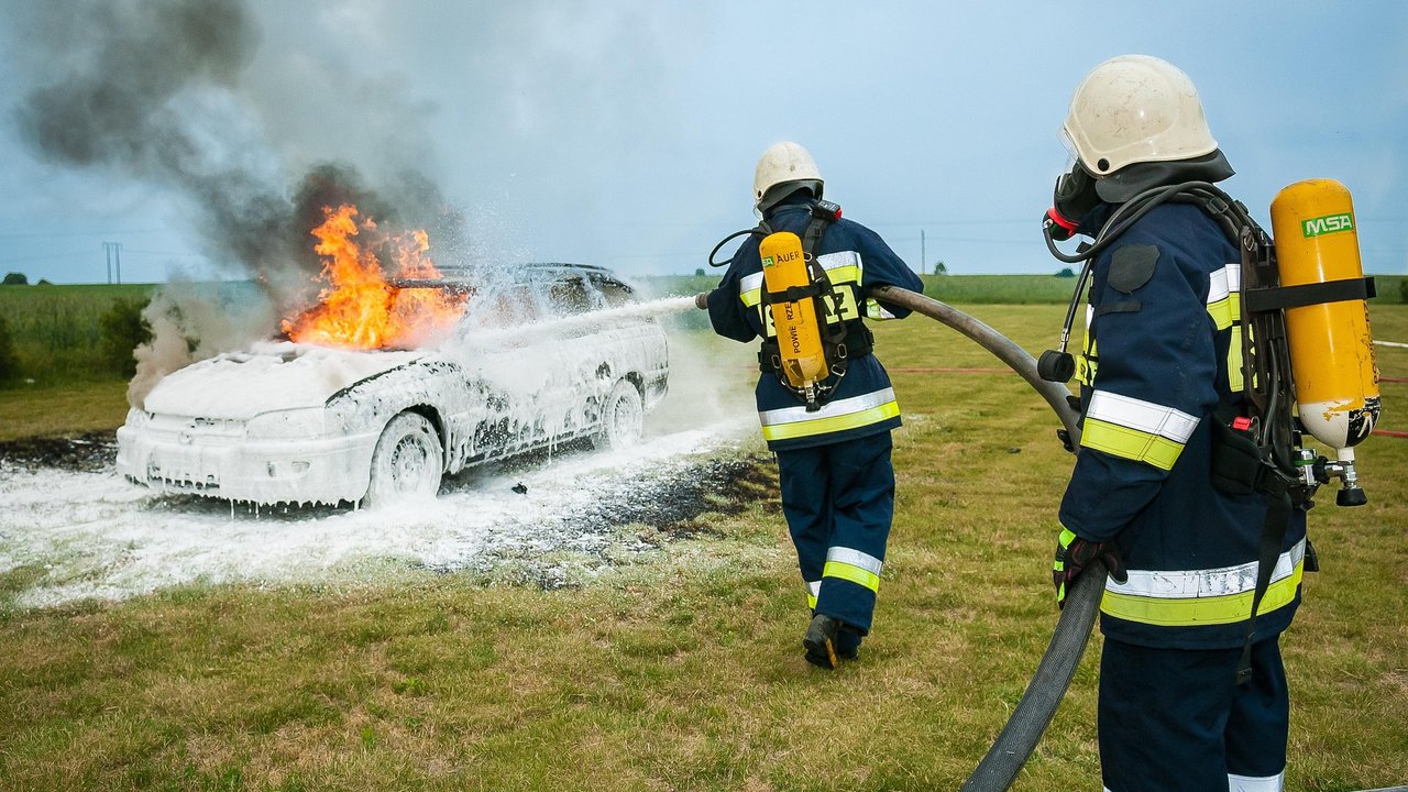 Feuerwehrleute löschen Brände – aber nicht nur.