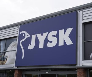 Draußen spielen, drinnen chillen: Dieser 65€-Teppich von JYSK kann beides