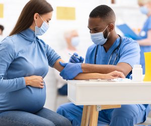 Berufsverband der Frauenärzte empfiehlt Booster-Impfung für Schwangere und Stillende
