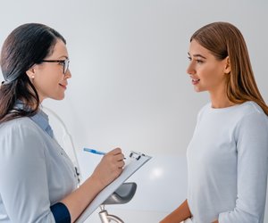 Erster Frauenarzt-Termin – Was euch erwartet und alles über die wichtigsten Untersuchungen