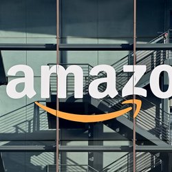 Schick und stilvoll: Dieser Blumenständer von Amazon ist das perfekte Muttertagsgeschenk