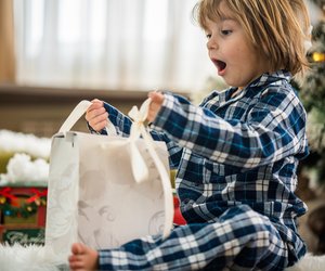 Weihnachtsgeschenke-Spartipps, die Familien wirklich weiterhelfen