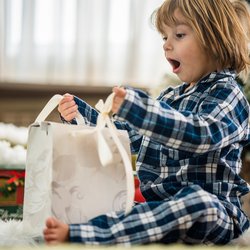 Für euch getestet: Diese 10 Weihnachtsgeschenk-Spartipps helfen uns Familien wirklich