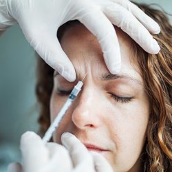 Botox während der Stillzeit: Warum der Beauty-Doc jetzt Pause hat