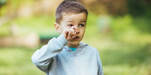 Euer Kind hat Heuschnupfen? Ein Allergie-Experte erklärt, was hilft