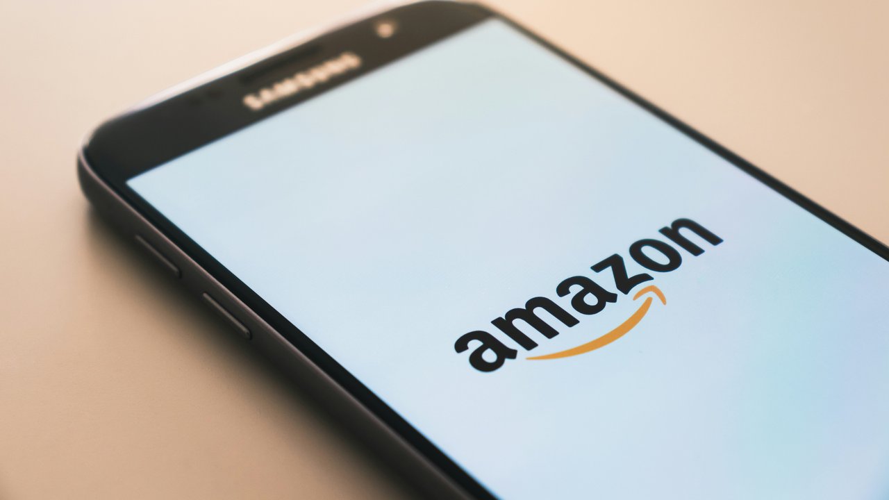 Maximaler Spielspaß mit der Völkerballweste von Amazon – perfekt für Camping und Garten.