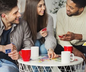 Kartenspiele für Erwachsene: 15 total witzige & unterhaltsame Spiele