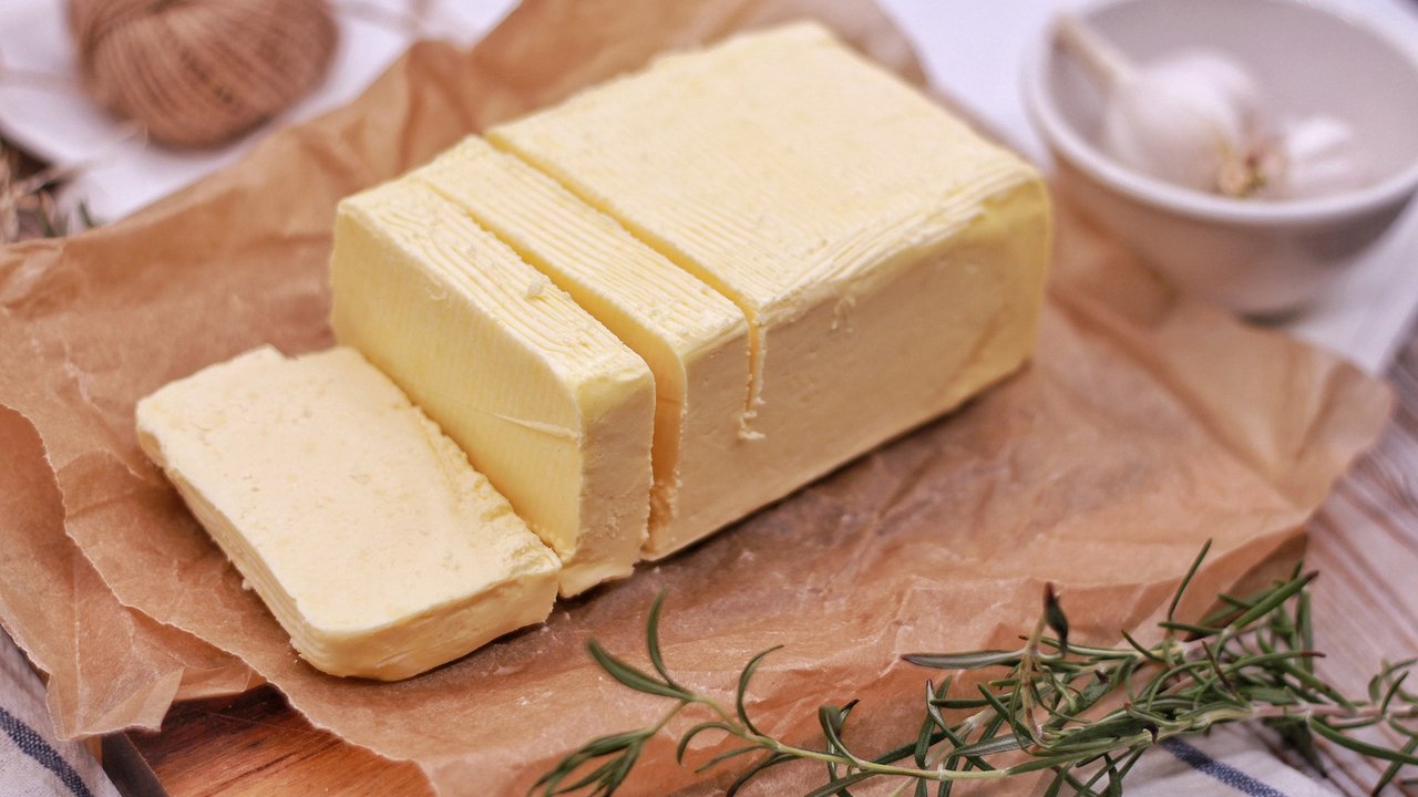 Butter ist eine Standardzutat in vielen Rezepten.