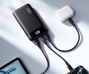 Perfekt für unterwegs: Amazon verkauft Powerbank-Bestseller jetzt zum Hammerpreis
