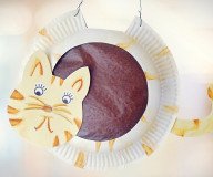 Katzen-Laterne basteln: Dieses Modell aus Papptellern gelingt jedem!