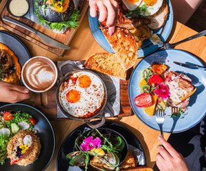 Von Steinbock-Braten bis Zwillinge-Tapas: Was isst dein Sternzeichen am liebsten?