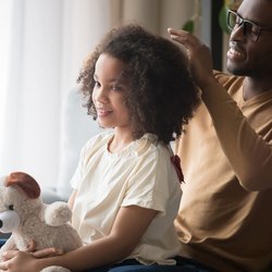 Studie: So unterschiedlich behandeln Väter ihre Söhne und Töchter