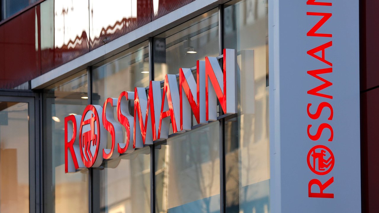 Bei Rossmann findest du tolle Deko für deinen Gartenteich.