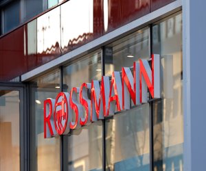 Das leuchtende Solarschiff von Rossmann ist der Renner bei Garten-Fans