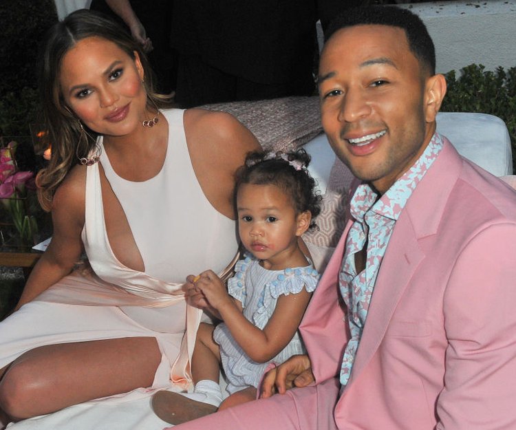 Chrissy Teigen Ist Das Etwa Der Vater Ihres Babys Familie De