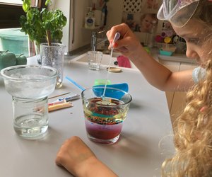 Experimente mit Wasser für Kinder: Unsere 3 Highlights, Fails und kindgerechte Erklärungen