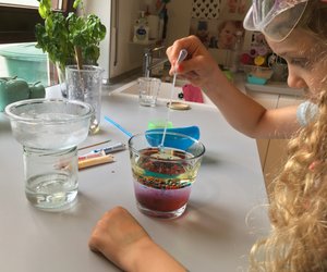 Experimente mit Wasser für Kinder: Top-Highlights, Fails & spannende Erklärungen
