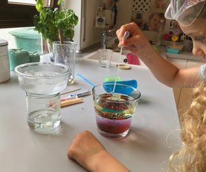 Experimente mit Wasser für Kinder: Top-Highlights, Fails & spannende Erklärungen