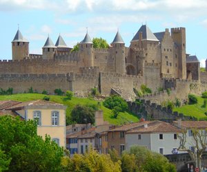 In dieser französischen Stadt entdecken Burgen-Fans das Mittelalter