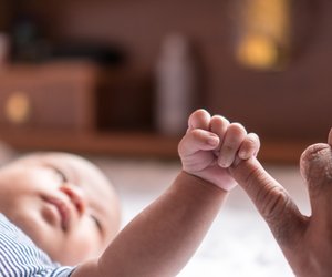 Ab wann greifen Babys? Vom Reflex zur präzisen Bewegung