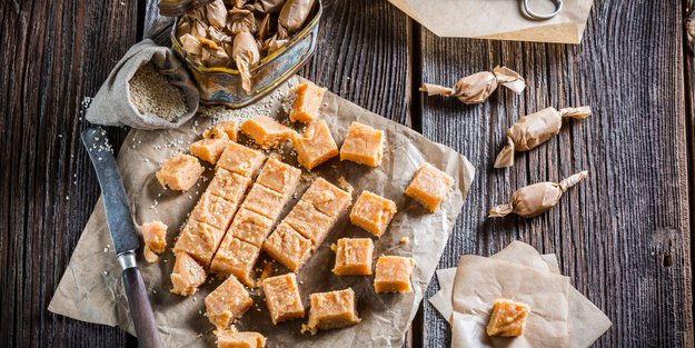 Karamellbonbons selber machen: Einfaches Rezept für die süße Leckerei