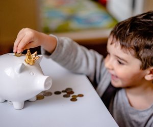 Ab wann sollten Kinder Taschengeld bekommen?