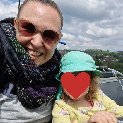 Herz mit Kindern: Die Fahrt mit dem Sessellift zum Start der Sommerrodelbahn St. Andreasberg macht allen Spaß.
