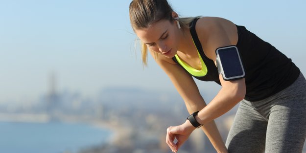 Pulsuhr-Test: Die besten Fitness-Armbänder für weniger als 50 €