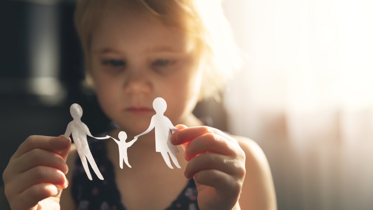 Scheidung mit Kindern: Kind hadert mit der Situation