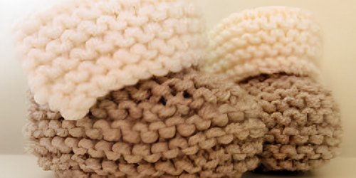 So strickt ihr die süßesten Babyschuhe einfach selbst