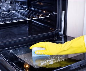 Backofen reinigen: So klappt es mit einfachen Hausmitteln