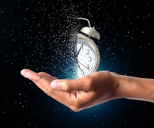 Geburtsstunde entscheidet? Laut Astrologie tickt dein Kind so!