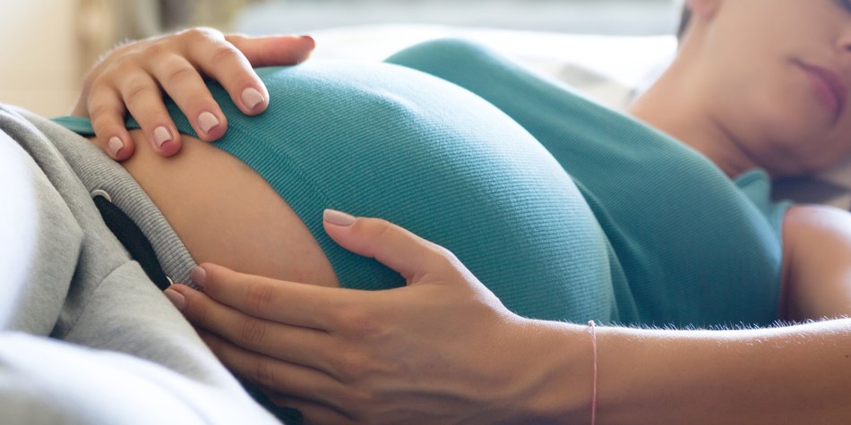 Schlafpositionen in der Schwangerschaft: So liegst du genau richtig!