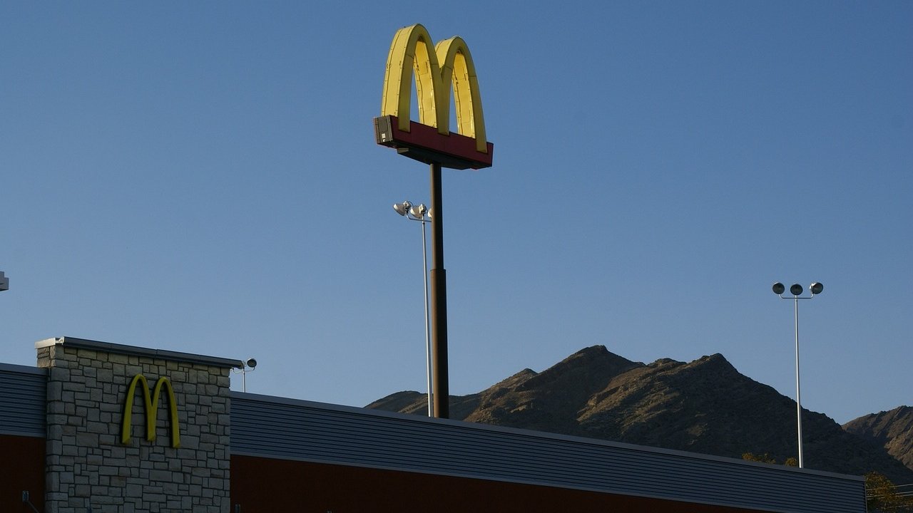 Das Logo von McDonald's ist sehr einprägsam und den meisten Menschen bekannt.