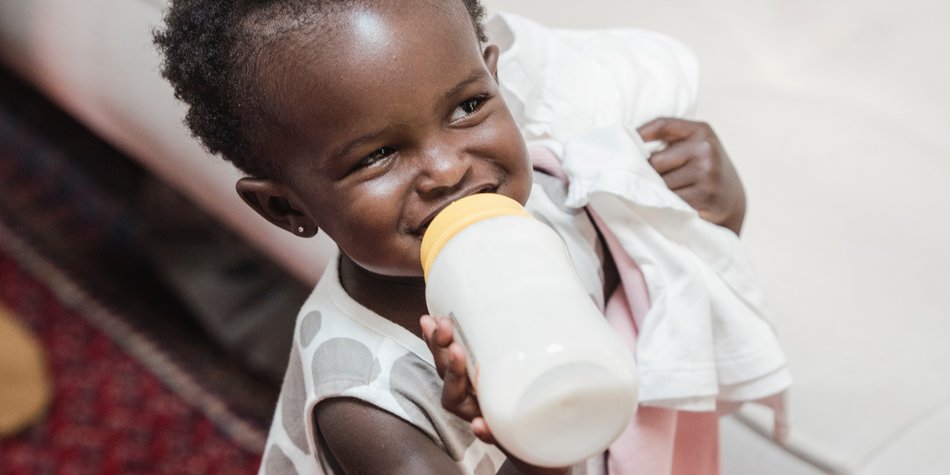 Reismilch für's Baby: Ist die Pflanzenmilch für Kinder geeignet?
