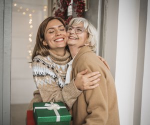 13 sinnvolle Weihnachtsgeschenke für Oma, die von Herzen kommen