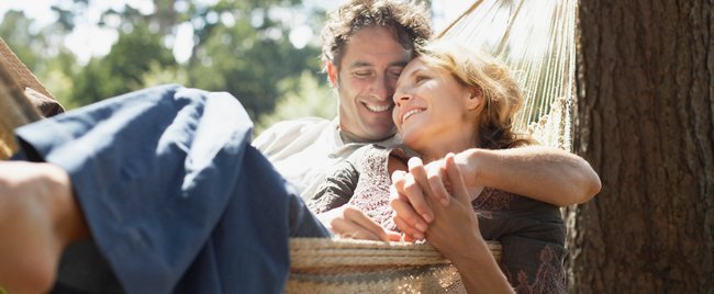 Hölzerne Hochzeit: Diese 15 Geschenke stecken voller Liebe