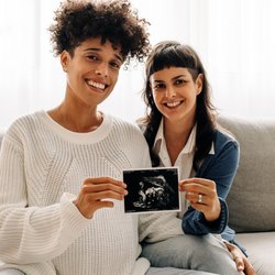 ROPA Methode: Wie ihr als lesbisches Paar schwanger werden könnt