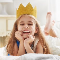 Krone basteln: Zur edlen Prinzessin in nur fünf Minuten