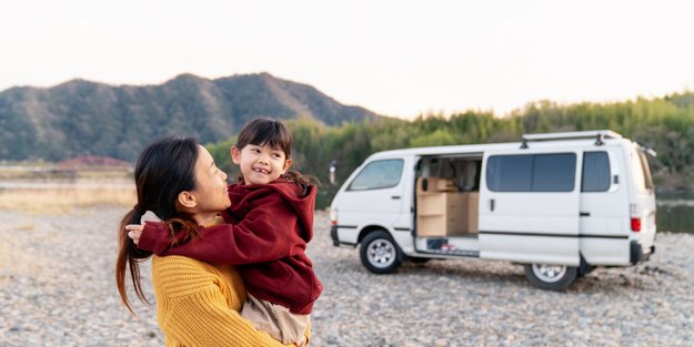 Diese 11 genialen Camping-Hacks sparen euch Platz im Wohnwagen