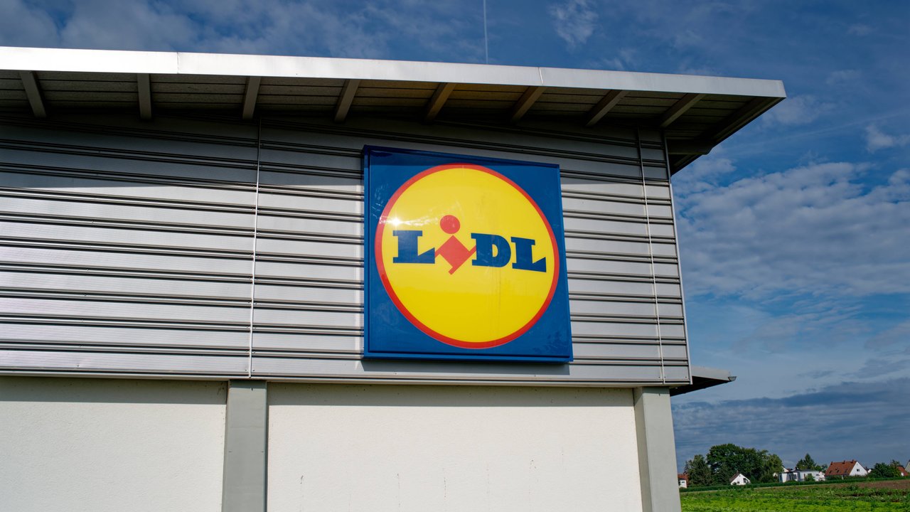 Bei Lidl gibt es jetzt dieses drehbare Gewürzregal.