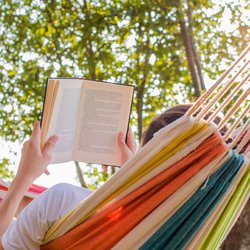 Im Trend: Das sind die 14 besten Young Adult Romane