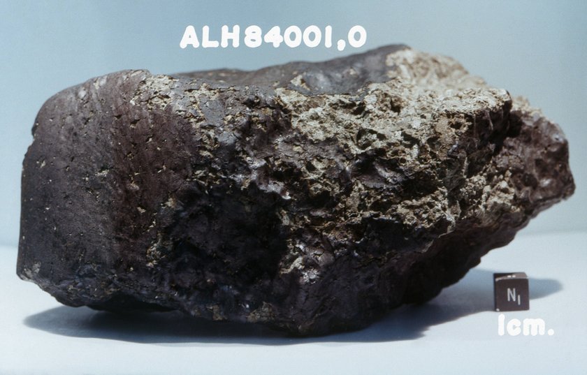 MARS: METEORITE, 1996. View of the Martian meteorite ALH84001, found in Antarctica in 1984. Photograph, 1996. PUBLICATIONxNOTxINxUSAxCANxUKxFRAxESPxJPN Copyright: xGRANGERx/xGRANGERx 0185478