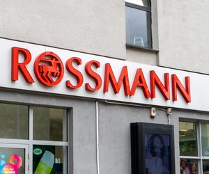 Rossmann-Geheimtipp: Dieser Klapptritt peppt jedes Badezimmer auf