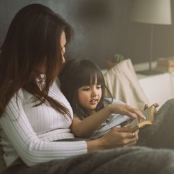 Mit diesen 7 Montessori-Tipps helfen wir unseren Kindern beim Schlafengehen