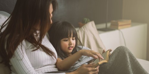 Achtung müde Eltern: 7 Montessori-Tipps, wie ihr die Einschlafbegleitung rockt