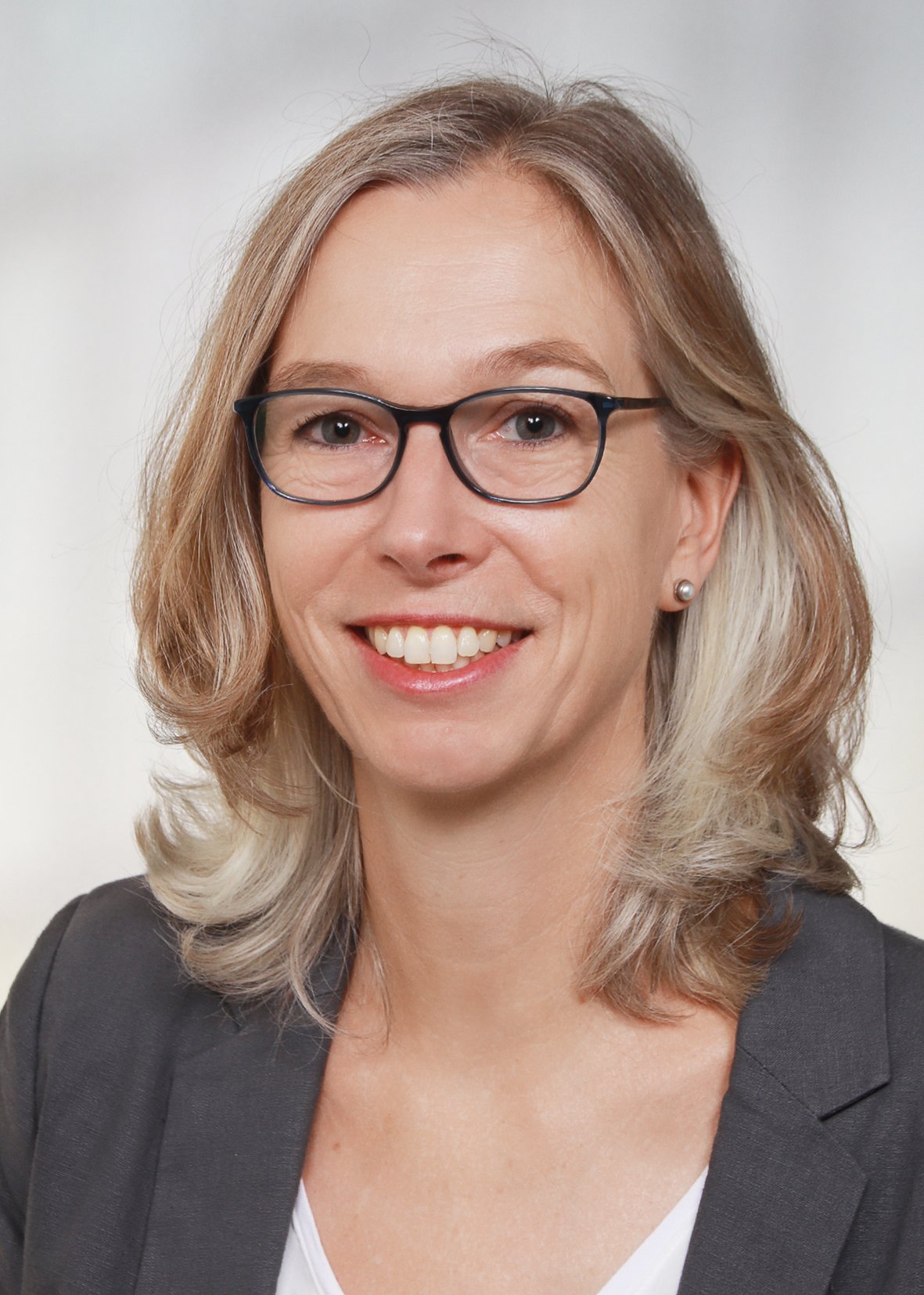 Dr Barbara Hauer