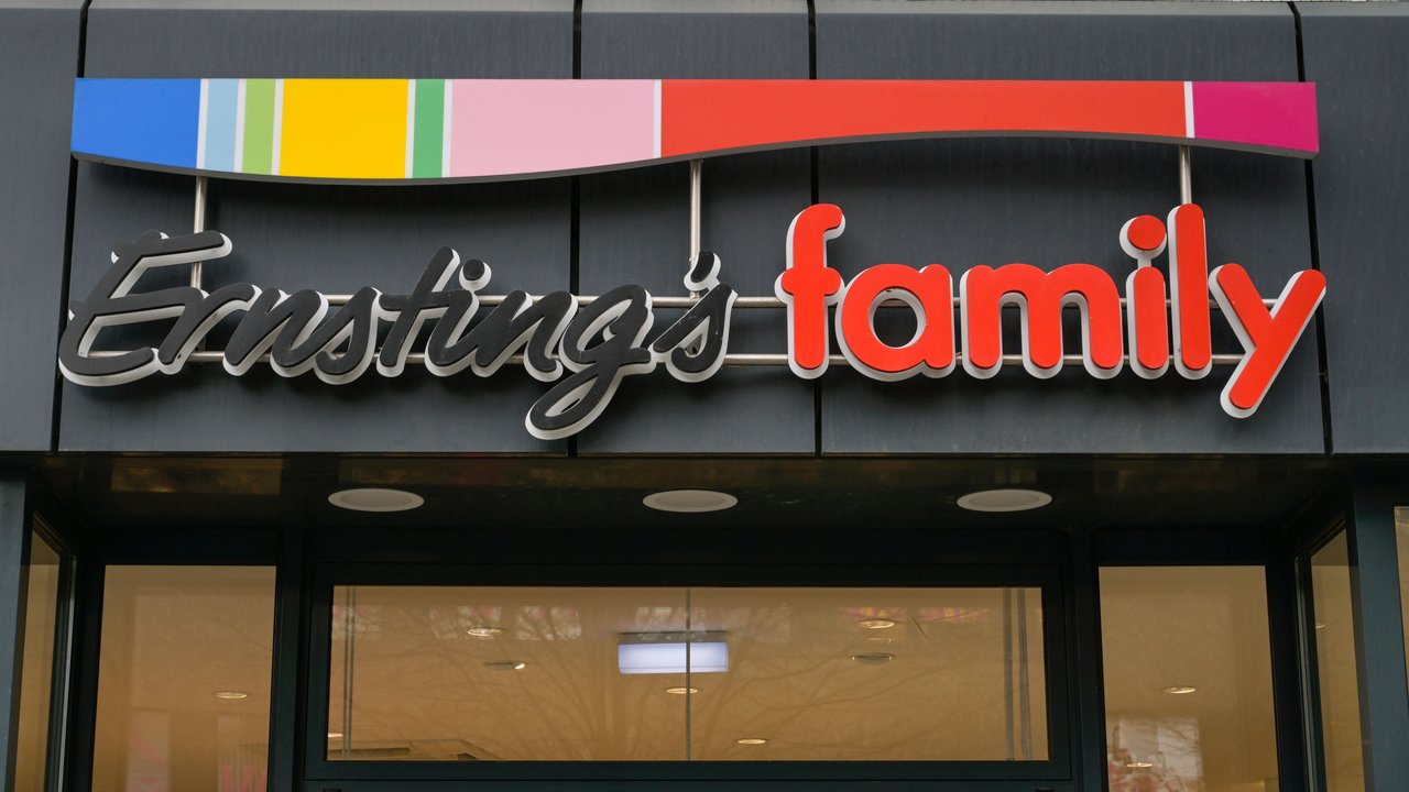 Die Laterne von Ernsting's family ist ein Must-have für eine verspielte Weihnachtsdeko.