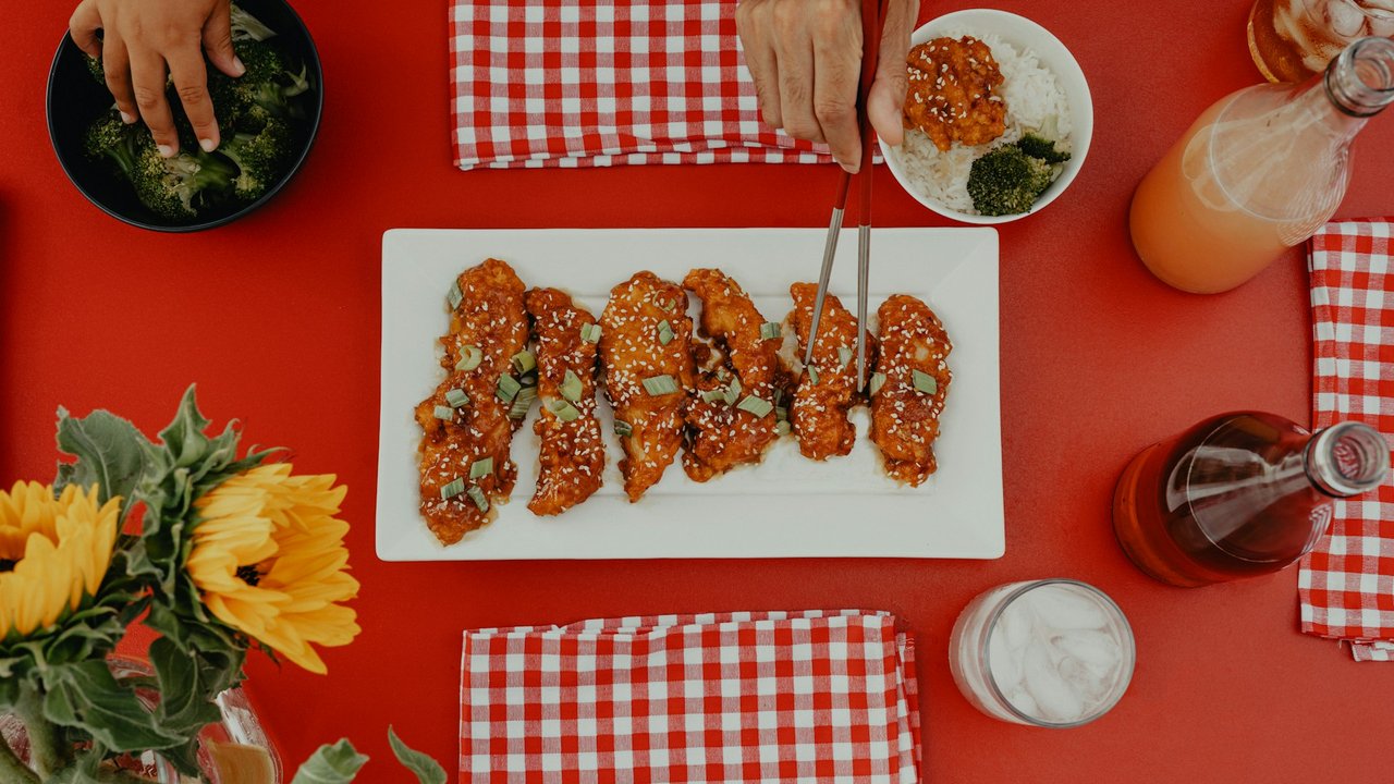 Lust auf koreanisches Hühnchen? Dann mach das Rezept aus der Heißluftfritteuse nach.